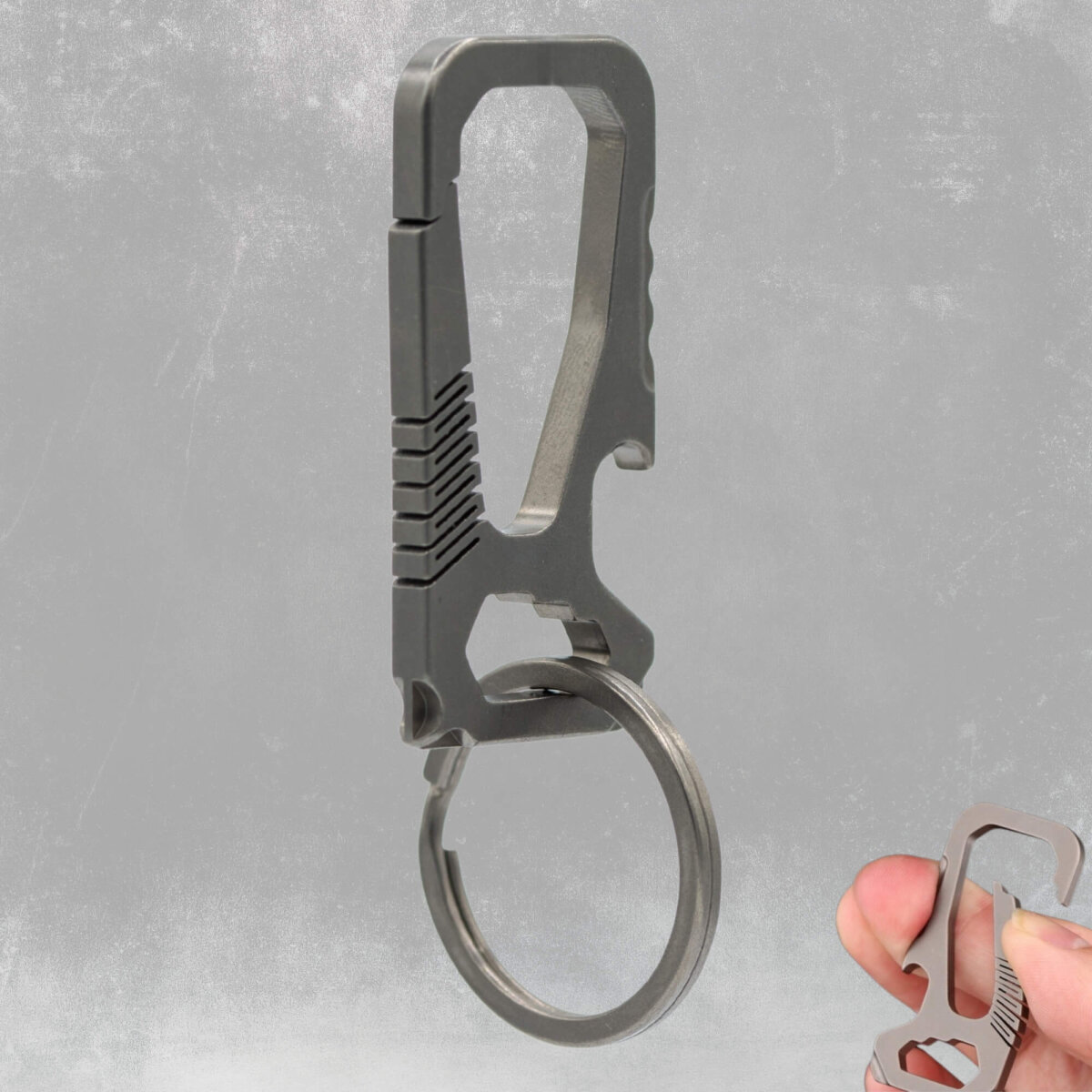 Heimatkraft - Titankarabiner Multitool | Schlüsselanhänger nur 14,2g | Schraubenzieher + / -, Flaschenöffner, Mutterdreher | EDC Karabiner aus Titan | Schlüsselring